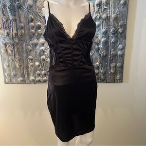 ⭐️ Elegant M/Lg Black Lace Slip Dress side cutouts